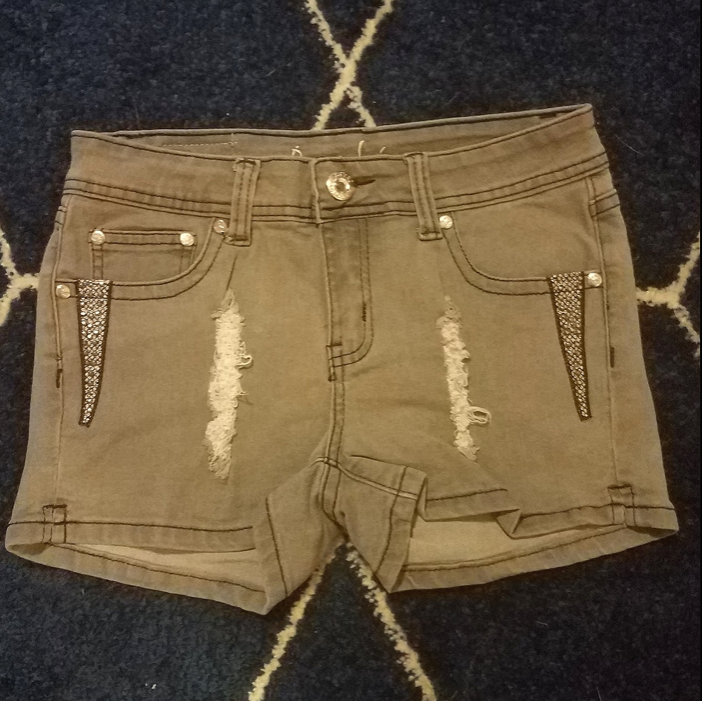💕Super Cute Gray Shorts w/ Silver Detail!